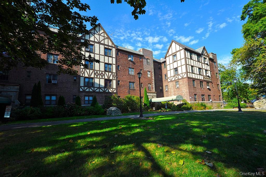 New Rochelle, New York 10801, United States, 1 Bedroom Bedrooms, ,1 BathroomBathrooms,Residential,Active,225828