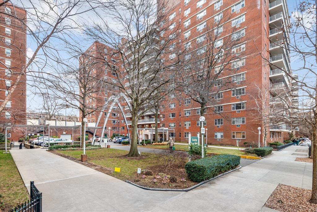 39 Drive 9B, Woodside, Queens, NY - 1 Bedrooms  
1 Bathrooms  
3 Rooms - 