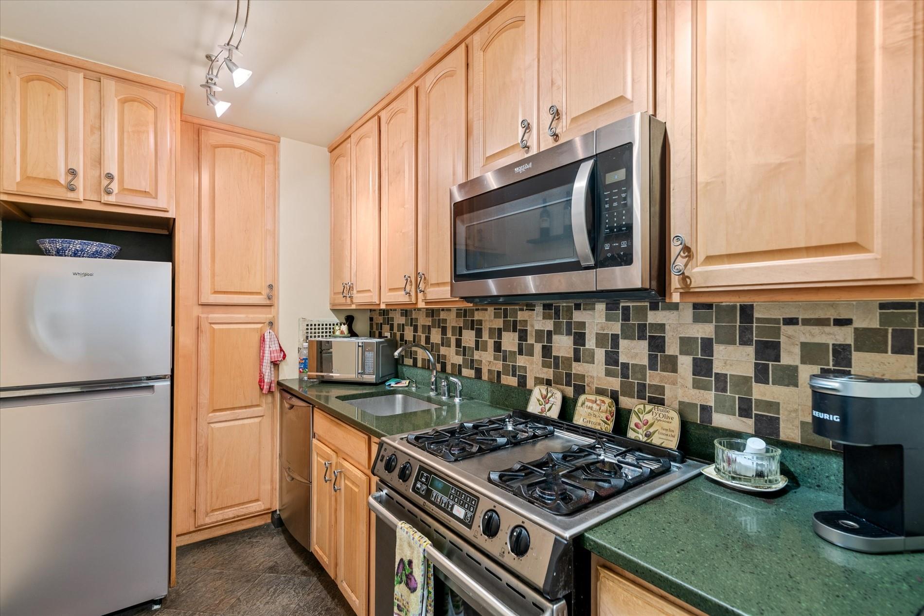52-30 39 Drive #9B, Woodside, New York image 6
