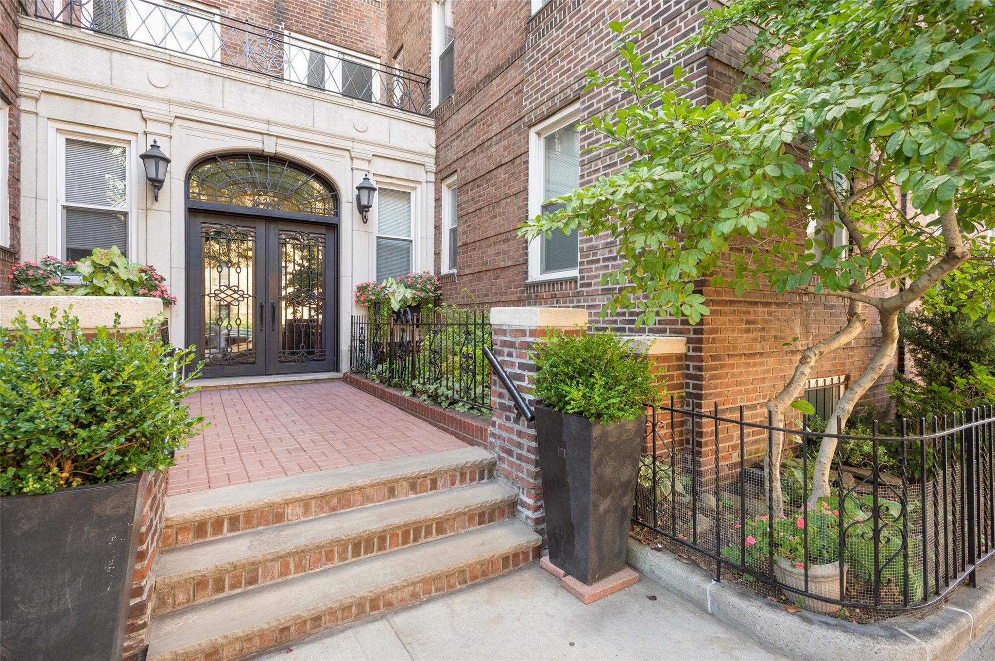 Property for Sale at 43rd Street 5J, Sunnyside, Queens, NY - Bedrooms: 1 
Bathrooms: 1 
Rooms: 3  - $420,000