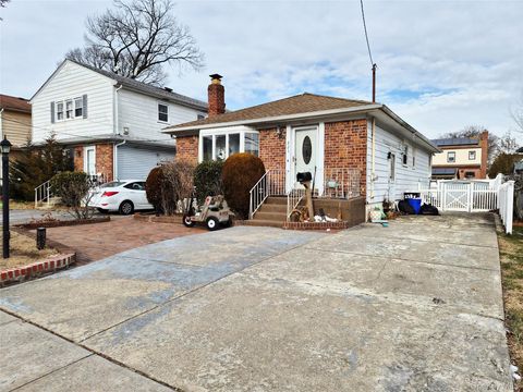 225 E Mineola Avenue Valley Stream NY 11580