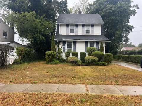 Photo of 33 Willow Avenue, Freeport, NY 11520 (MLS # 924063)