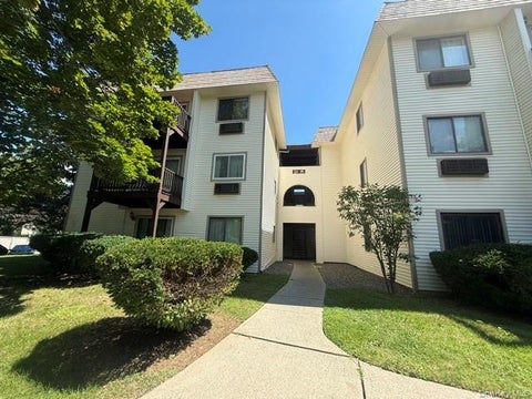 Condo For Rent - 21 Village Park Drive #1B<br/> Dutchess County, Fishkill, NY 12524