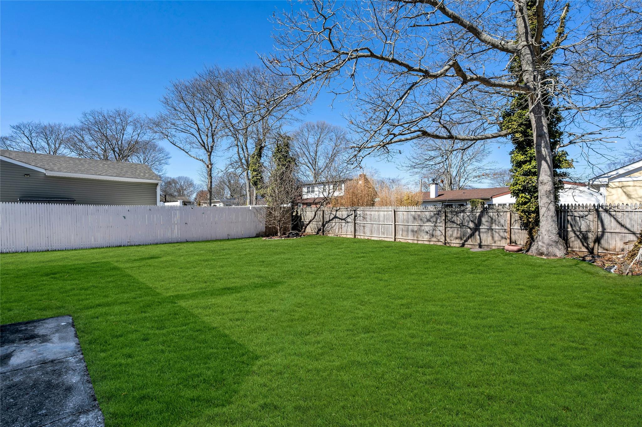 17 Robinwood Drive, Mastic Beach, New York image 4