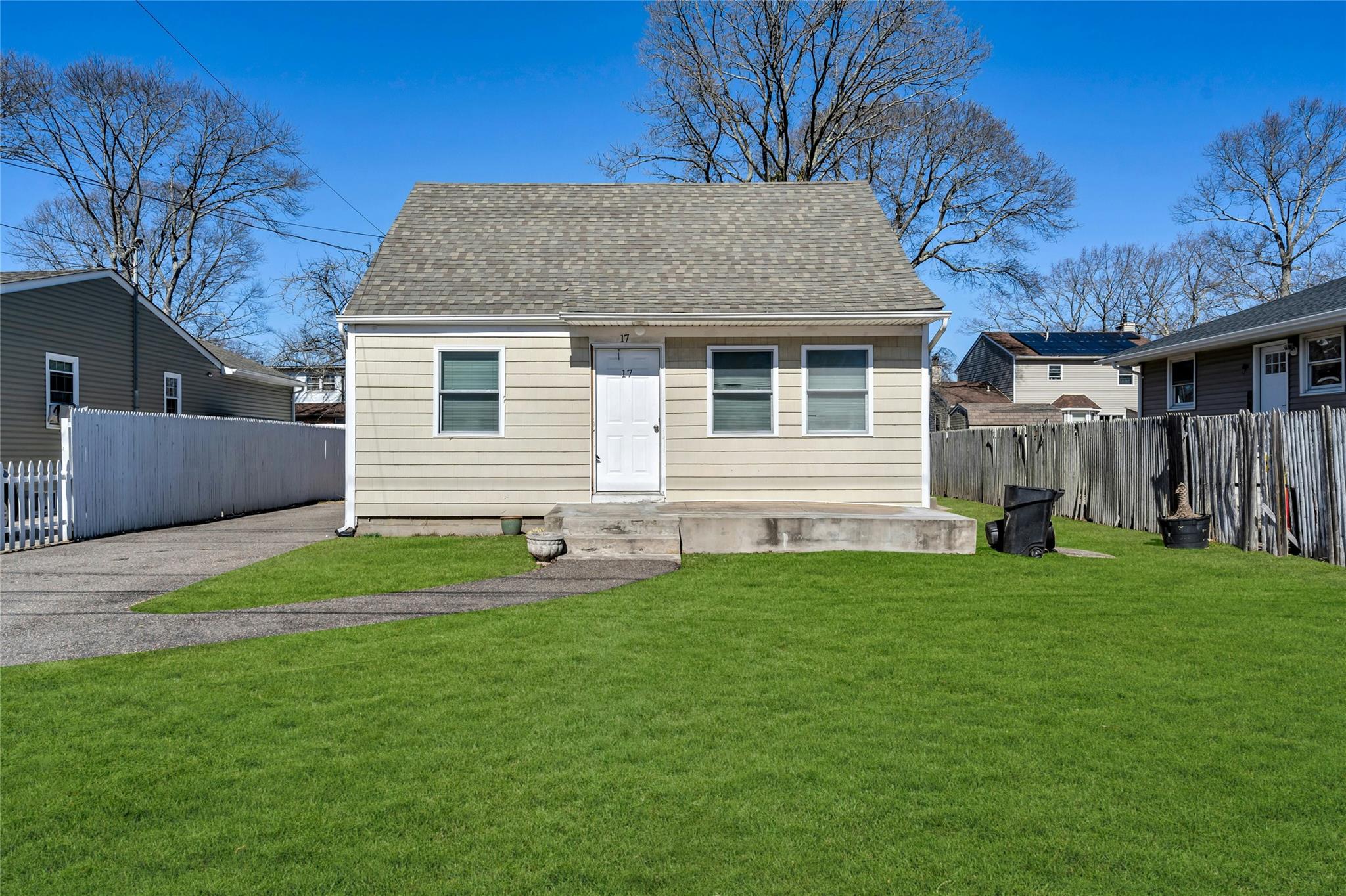 17 Robinwood Drive, Mastic Beach, New York image 2