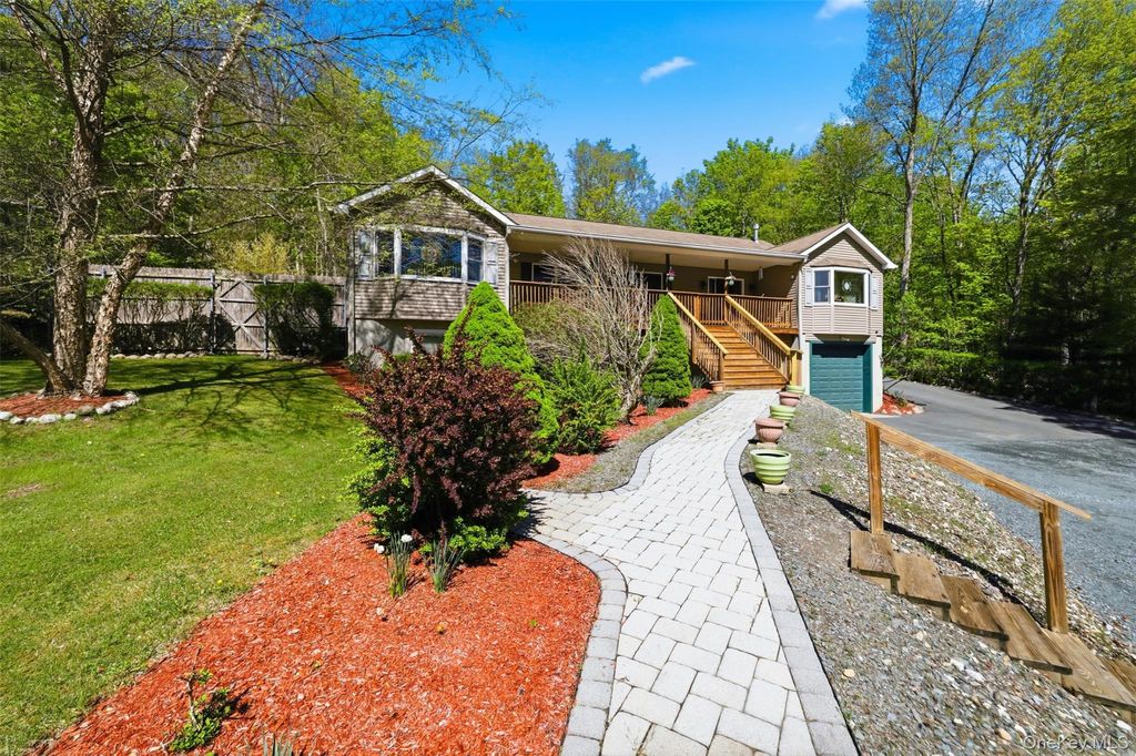 Photo of 414 Red Hill Rd RD, Wurtsboro, NY 12790 (MLS # 994338)