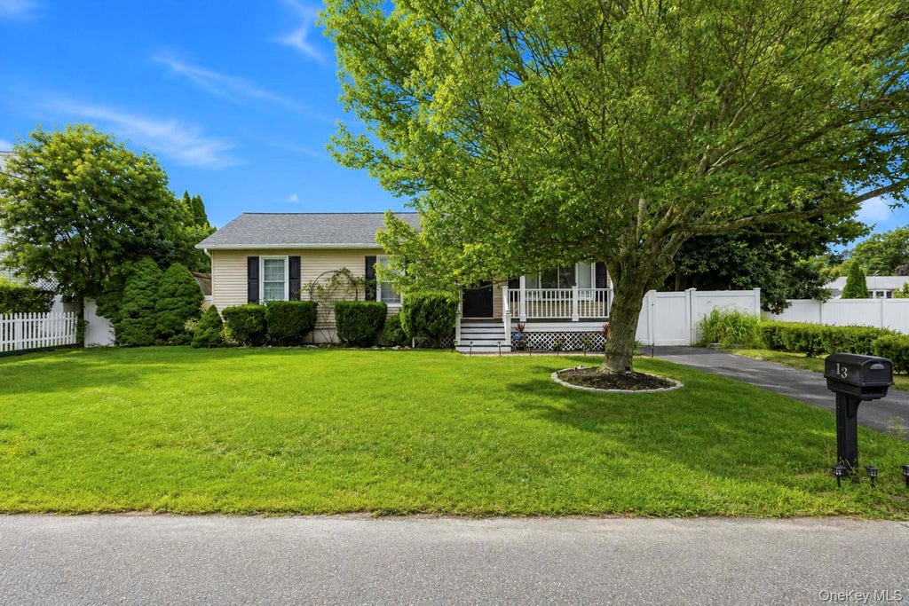 Photo of 13 Adobe Drive, Shirley, NY 11967 (MLS # 1047931)