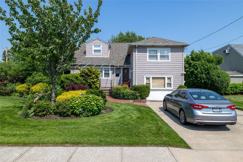 Photo of 154 Madison Avenue, Island Park, NY 11558 (MLS # 874658)
