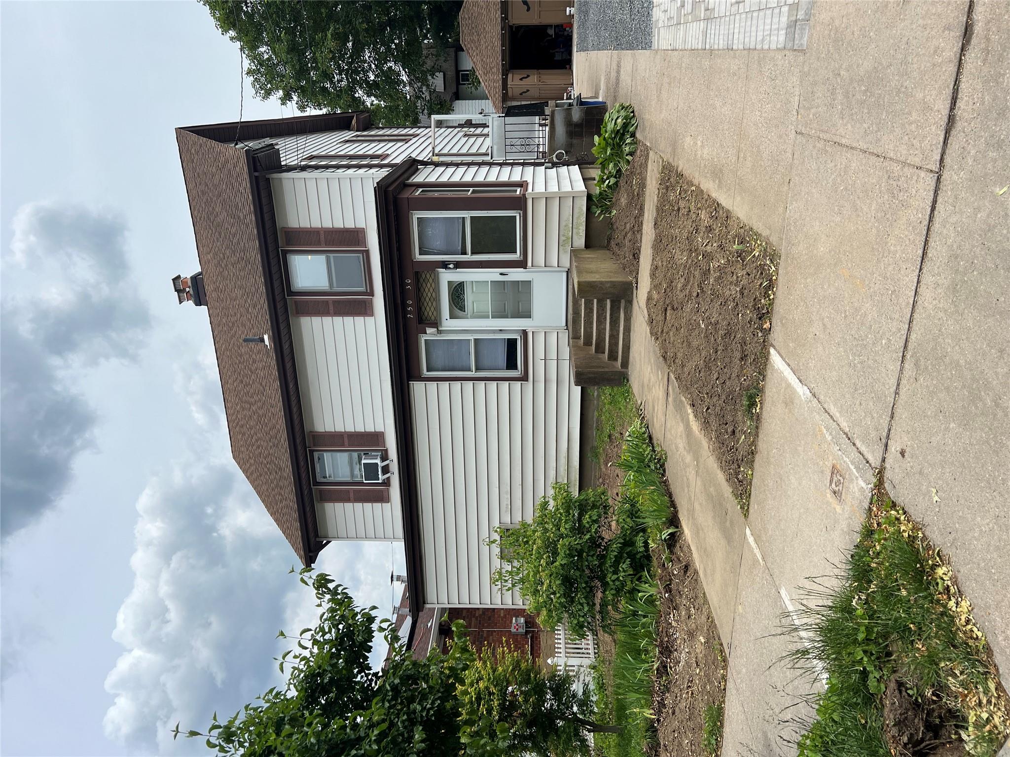 41st Drive, Little Neck, Queens, NY - 3 Bedrooms  
3 Bathrooms  
6 Rooms - 
