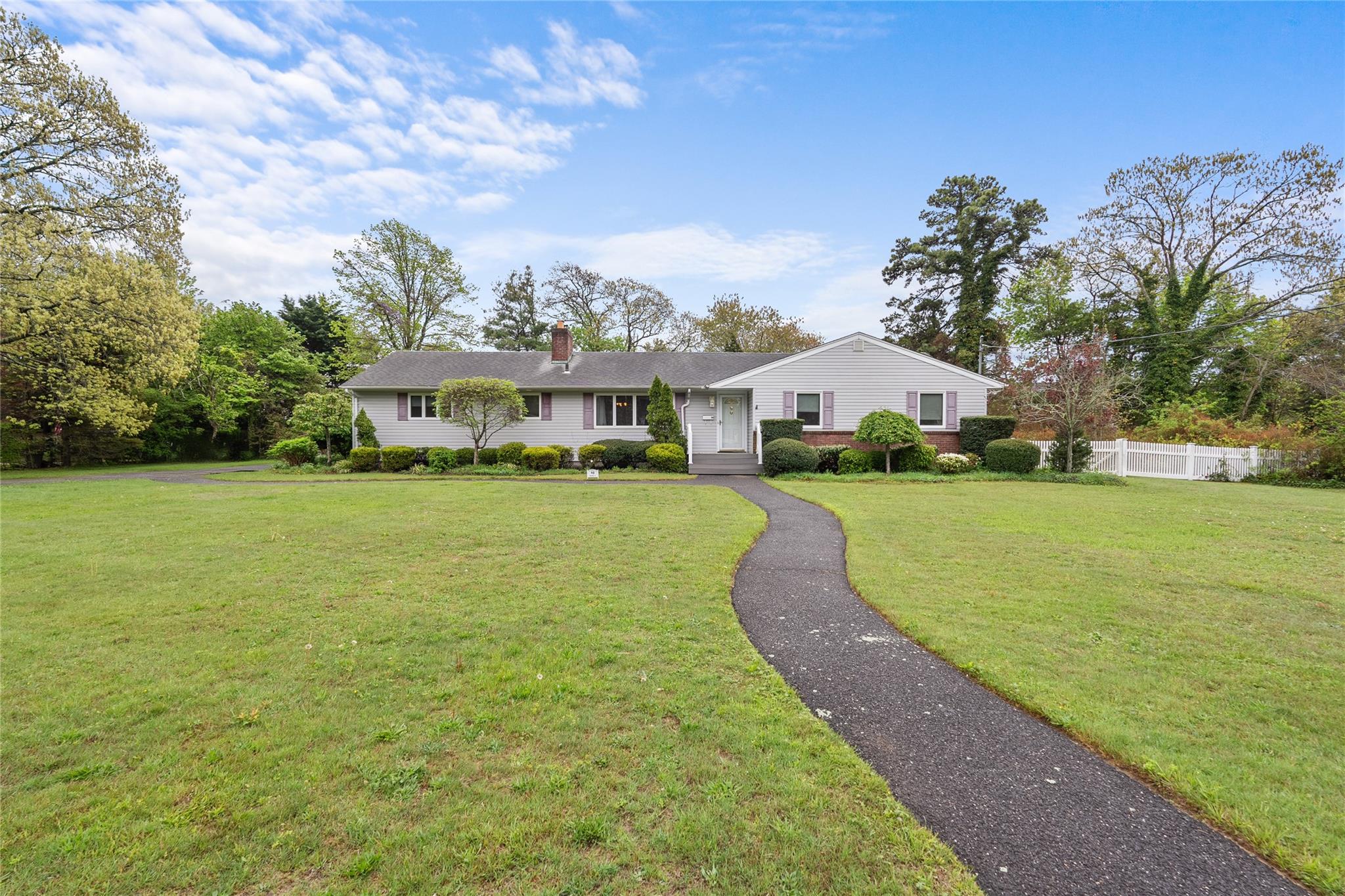 90 Meadow Lane, Bayport, New York image 1
