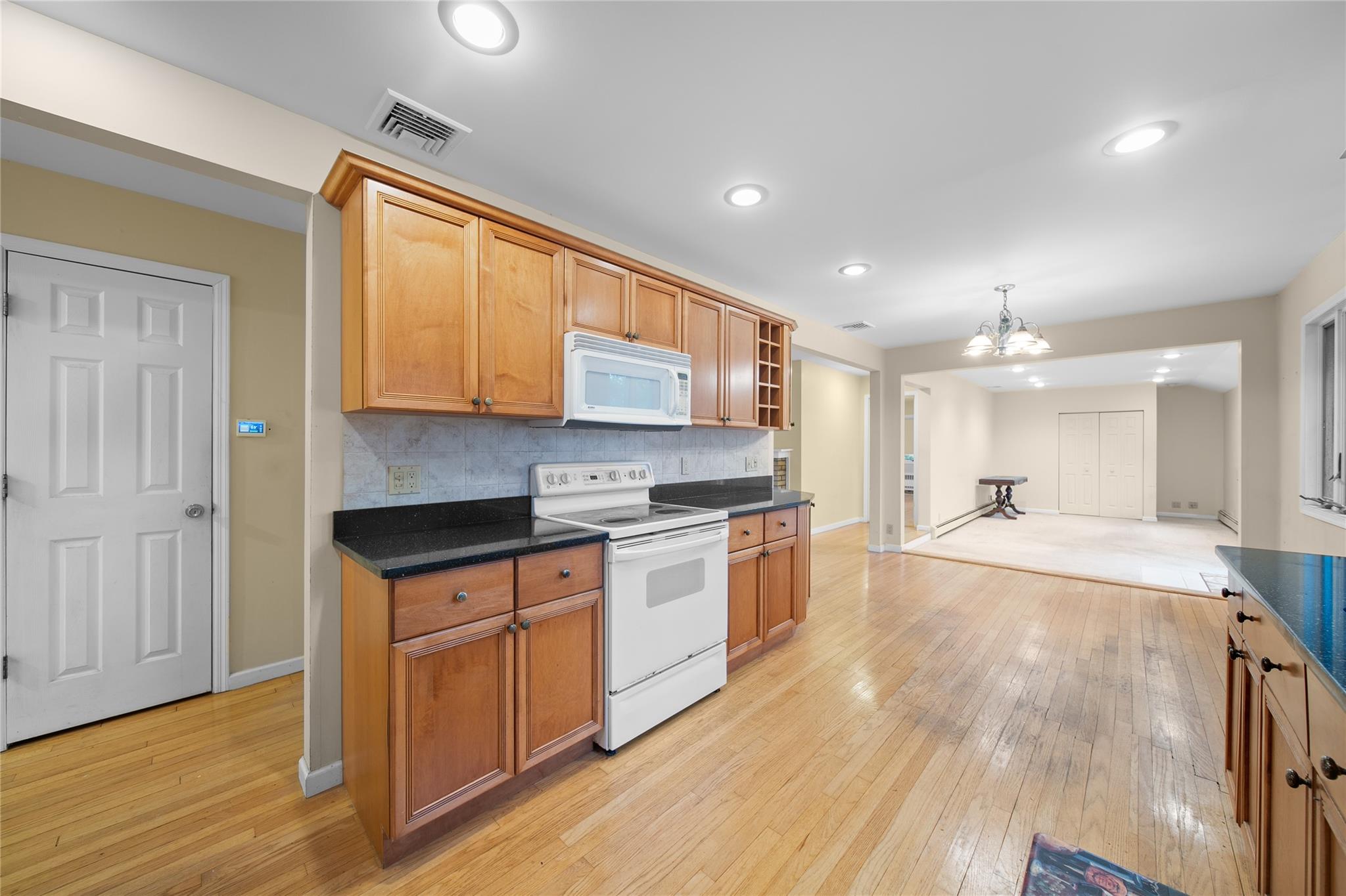 90 Meadow Lane, Bayport, New York image 6