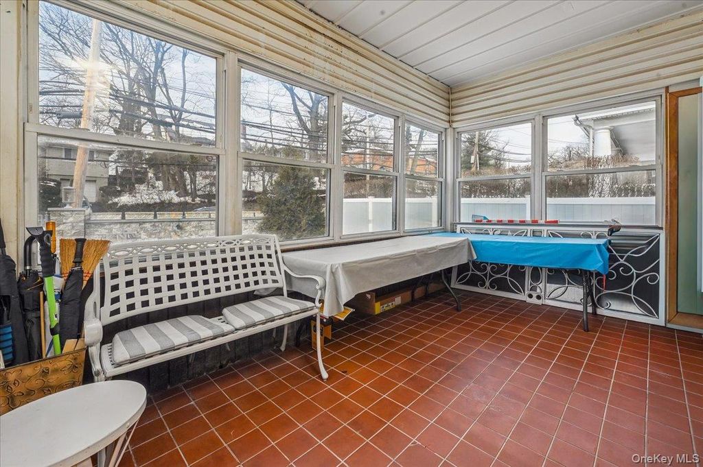 Photo of 798 N Broadway, Yonkers, NY 10701 (MLS # 960585)