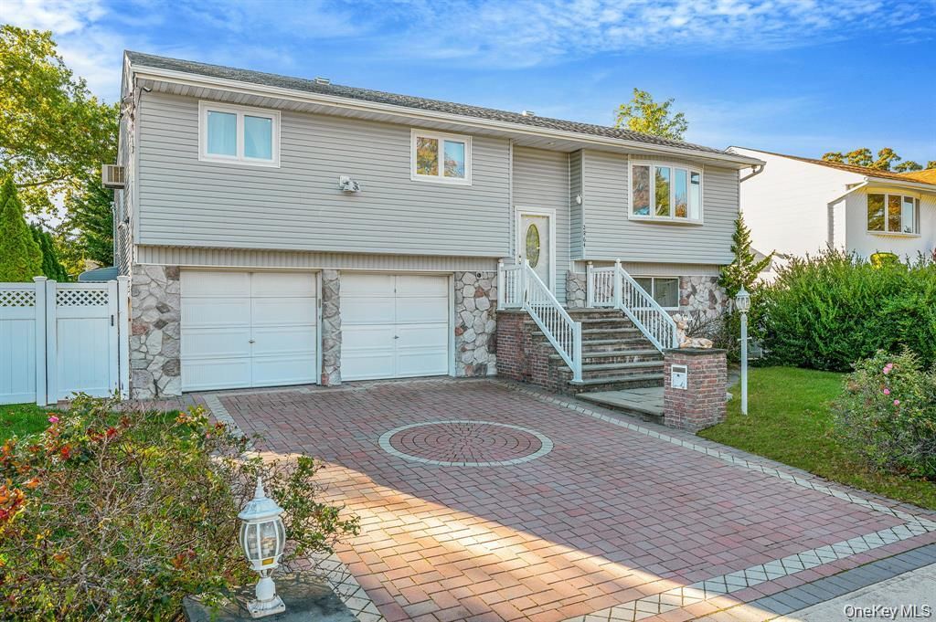 Photo of 2864 Eastern Boulevard, Baldwin, NY 11510 (MLS # 1003841)