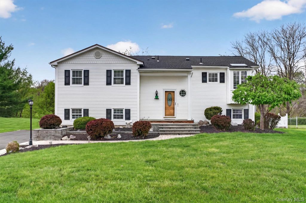 Photo of 9 Pilgrim Lane, Washingtonville, NY 10992 (MLS # 993916)