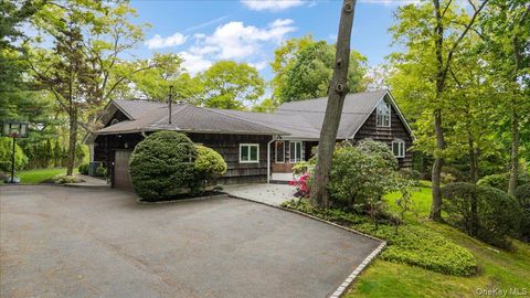 Homes For Sale - 6 Apex Road<br/> Melville, NY 11747