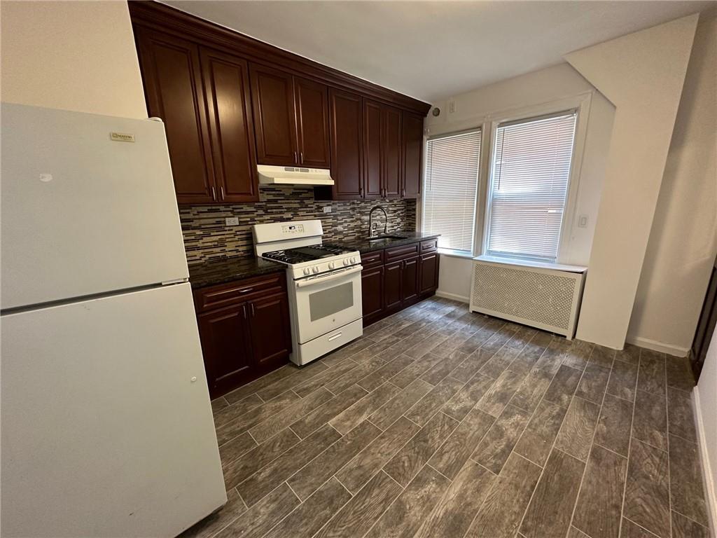 Rental Property at Mosholu Avenue, Bronx, New York - Bedrooms: 3 
Bathrooms: 1 
Rooms: 5  - $3,200 MO.