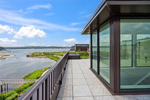 100 Garvies Point Road 1304 Glen Cove NY 11542