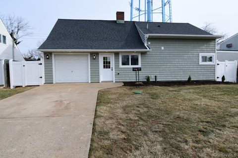 15 Bond Lane Hicksville NY 11801