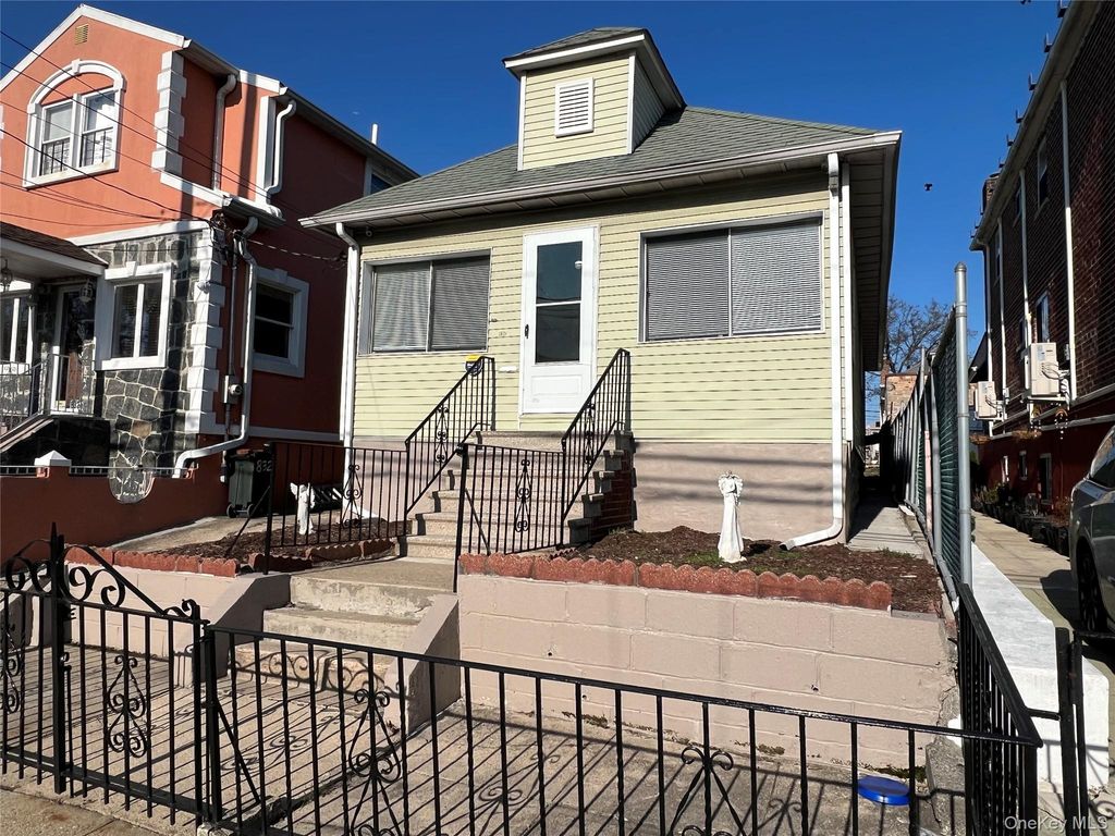 Photo of 830 Vincent Avenue, Bronx, NY 10465 (MLS # 974355)