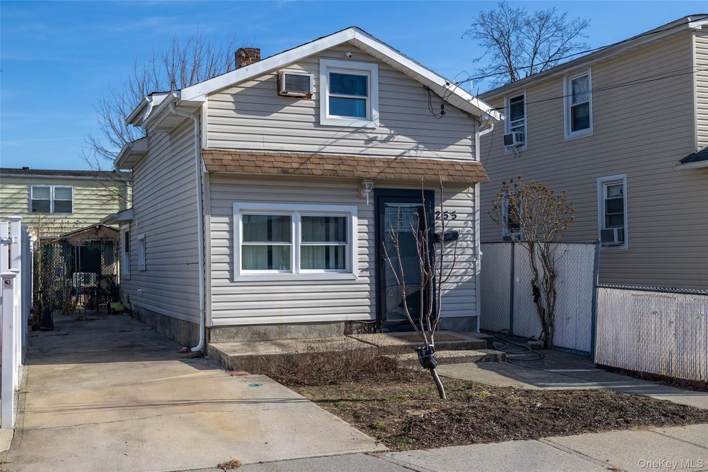 Photo of 255 Evans Avenue, Elmont, NY 11003 (MLS # 951670)