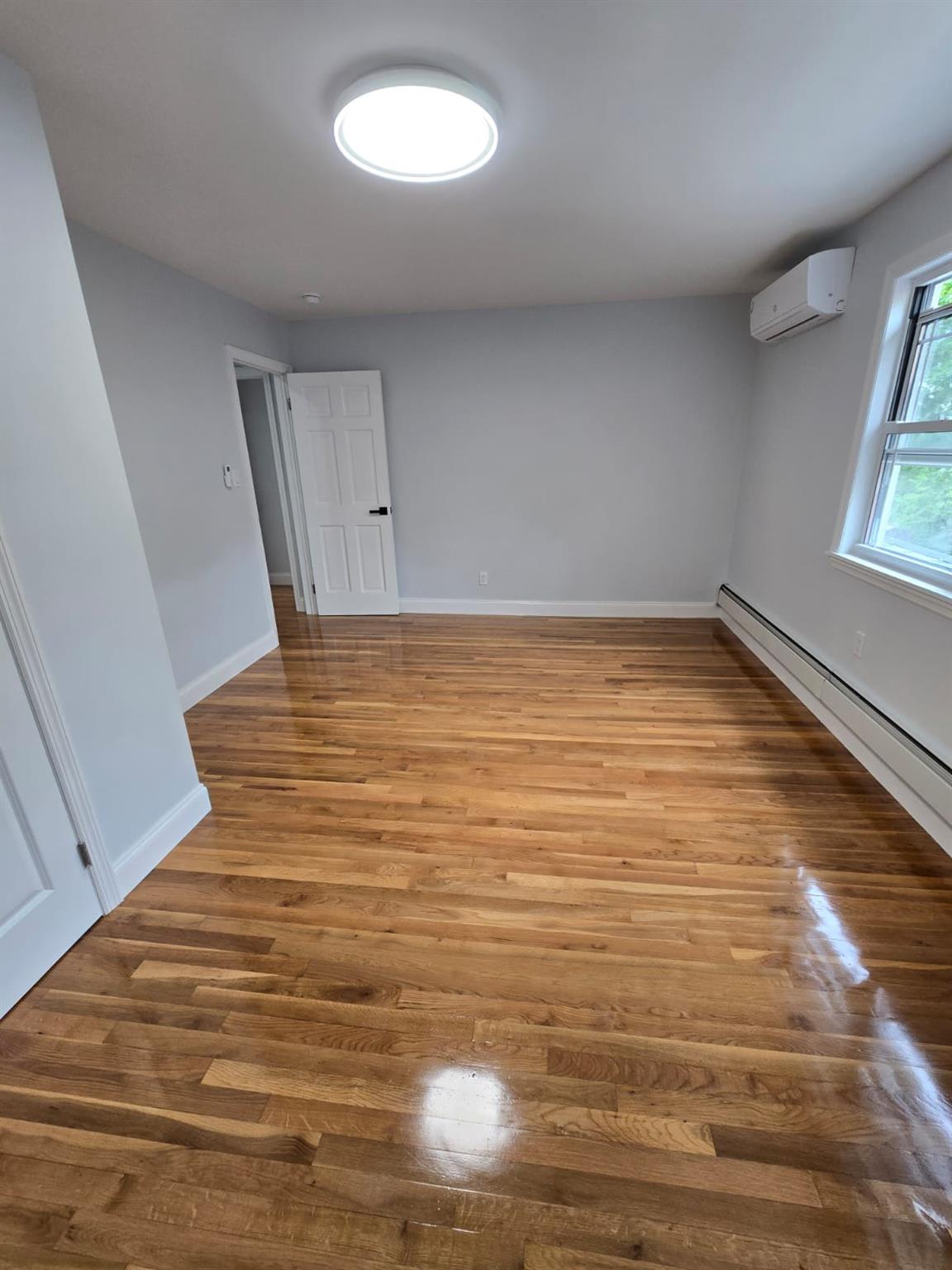 Rental Property at Thornhill Ave Ave 2/Floor, Little Neck, Queens, NY - Bedrooms: 4 
Bathrooms: 3 
Rooms: 4  - $2,800 MO.