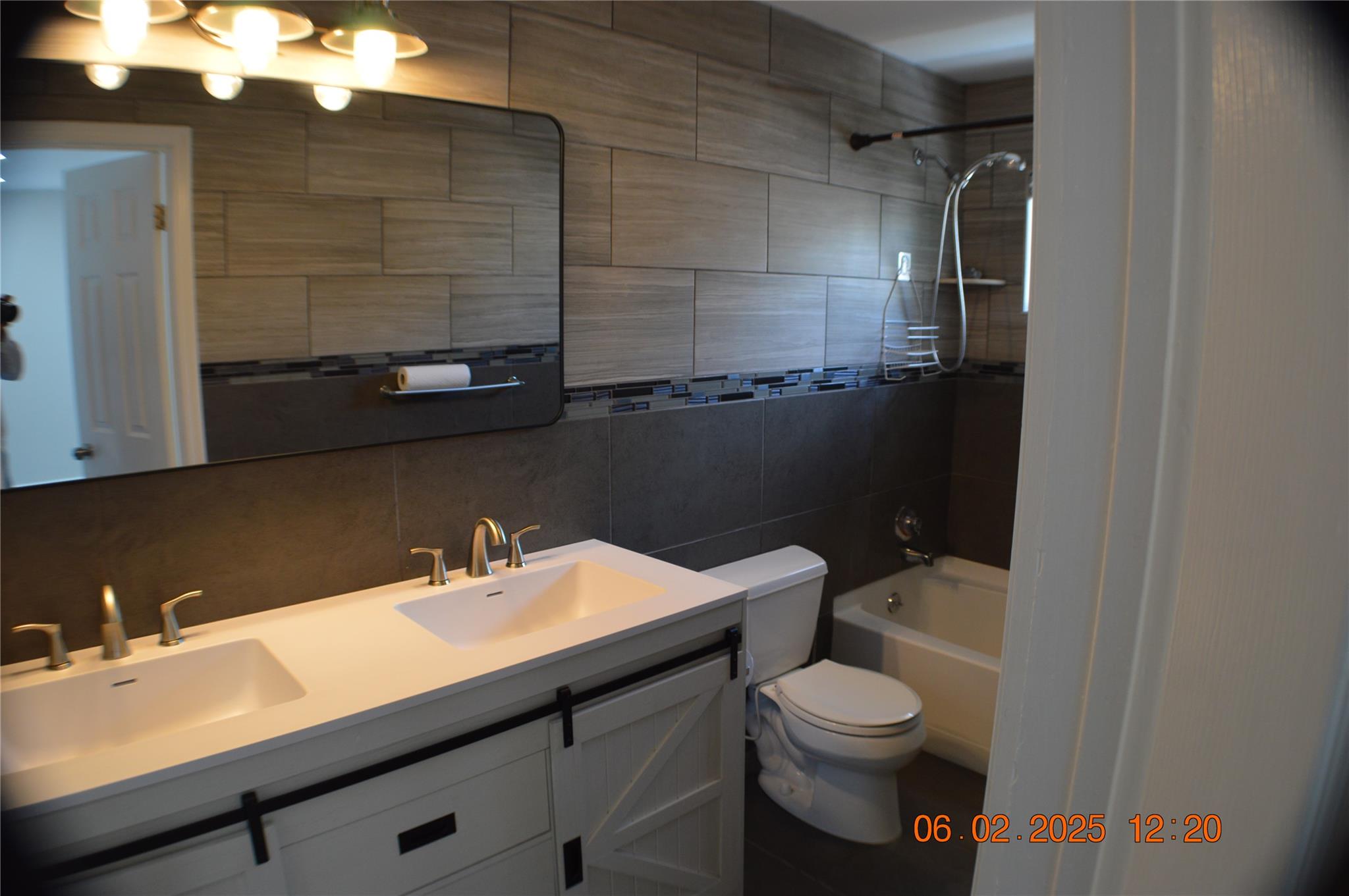 294 Fir Grove Road, Ronkonkoma, New York image 16