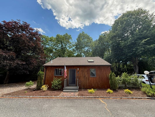 126 LYNN AVE APT 4, HAMPTON BAYS, NY 11946 - Image 274cd310c9b6a6b119df2ded1c7f512b/1908675325