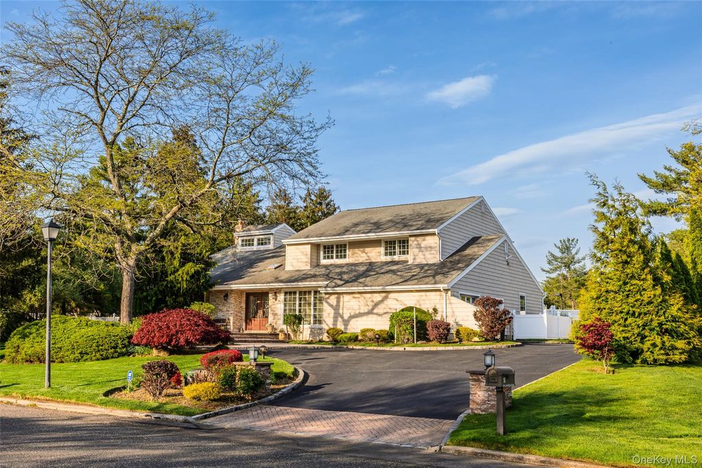 Photo of 16 Cabriolet Lane, Melville, NY 11747 (MLS # 998983)