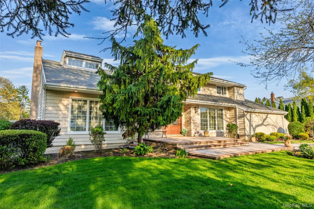 Photo of 16 Cabriolet Lane, Melville, NY 11747 (MLS # 998983)