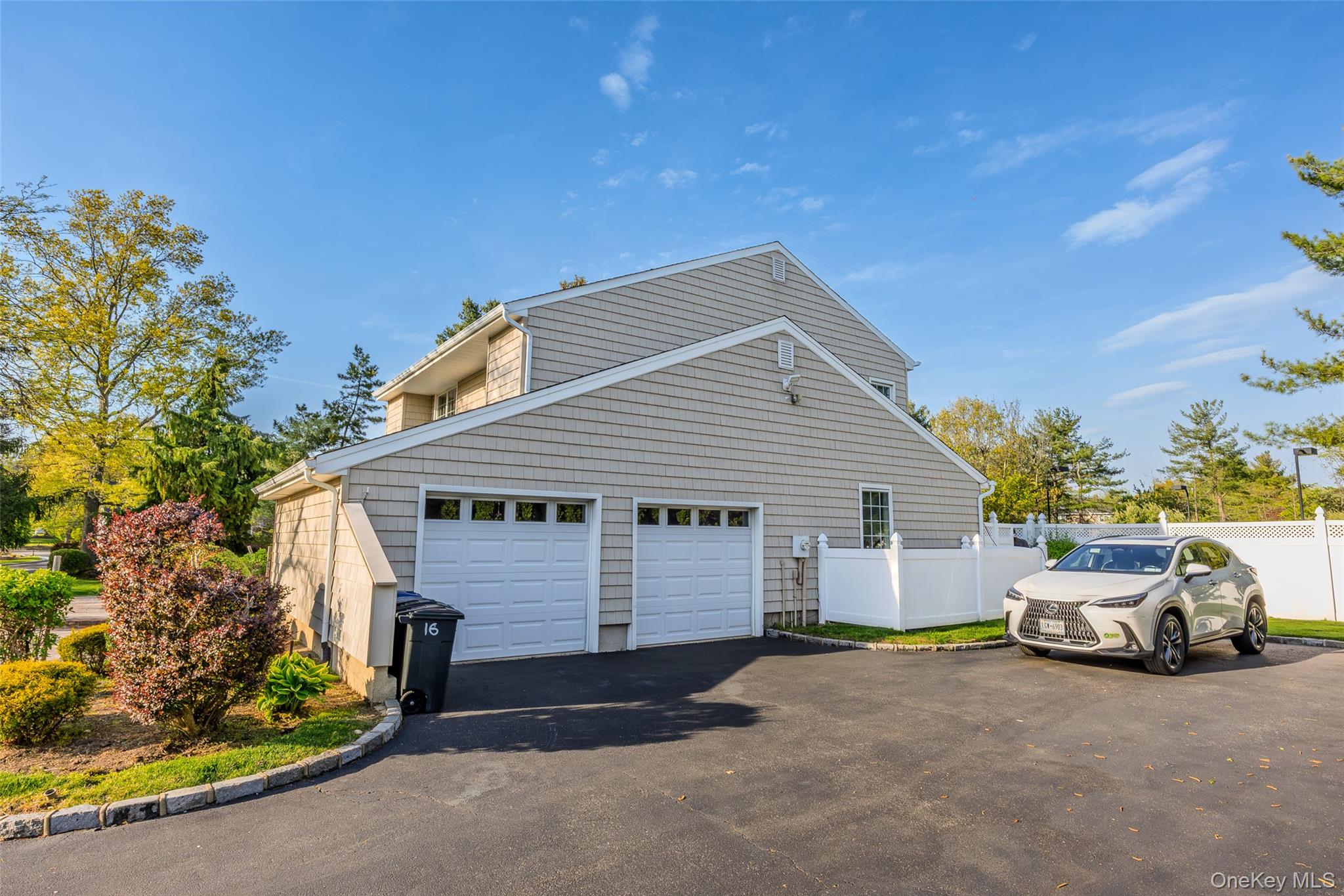 16 Cabriolet Lane