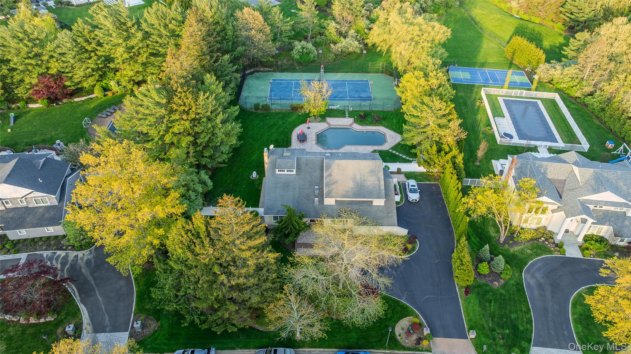 16 Cabriolet Lane