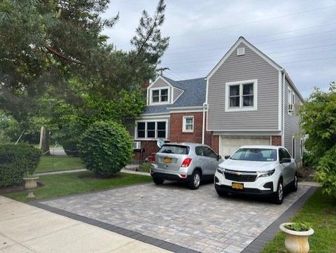 1 Jean Court Malverne NY 11565