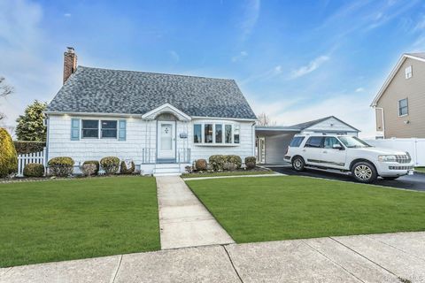 247 Knollwood Lane Seaford NY 11783