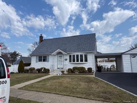 247 Knollwood Lane Seaford NY 11783