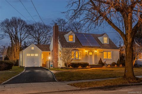 Homes For Sale - 26 Bedell Place<br/> Amityville, NY 11701