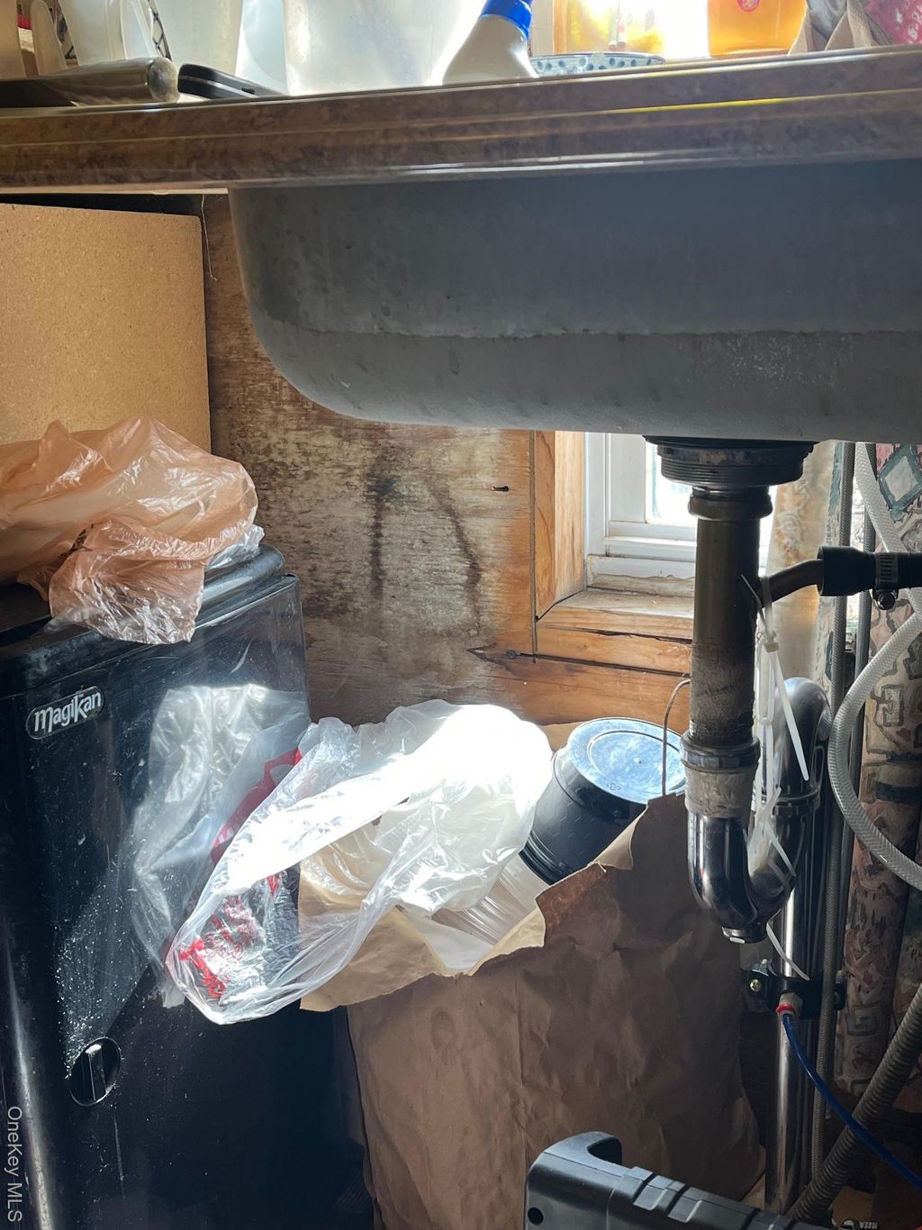 Photo of 16 park Pl, Floral Park, NY 11001 (MLS # 963481)