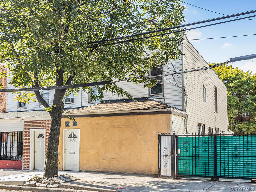 1151 Saint Lawrence Avenue