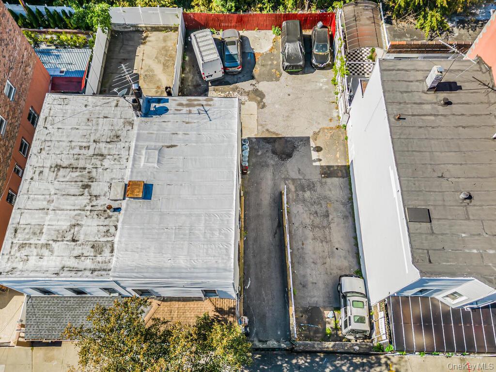 1151 Saint Lawrence Avenue