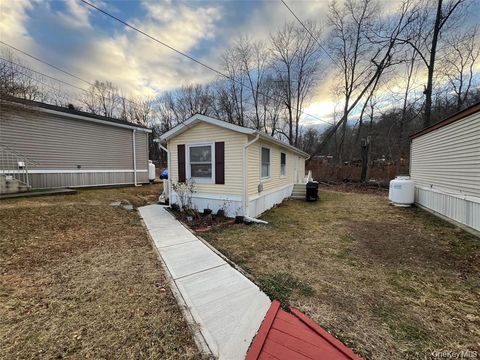 Townhouse For Sale - 2 Mazies Lane #3<br/> New Windsor, NY 12553