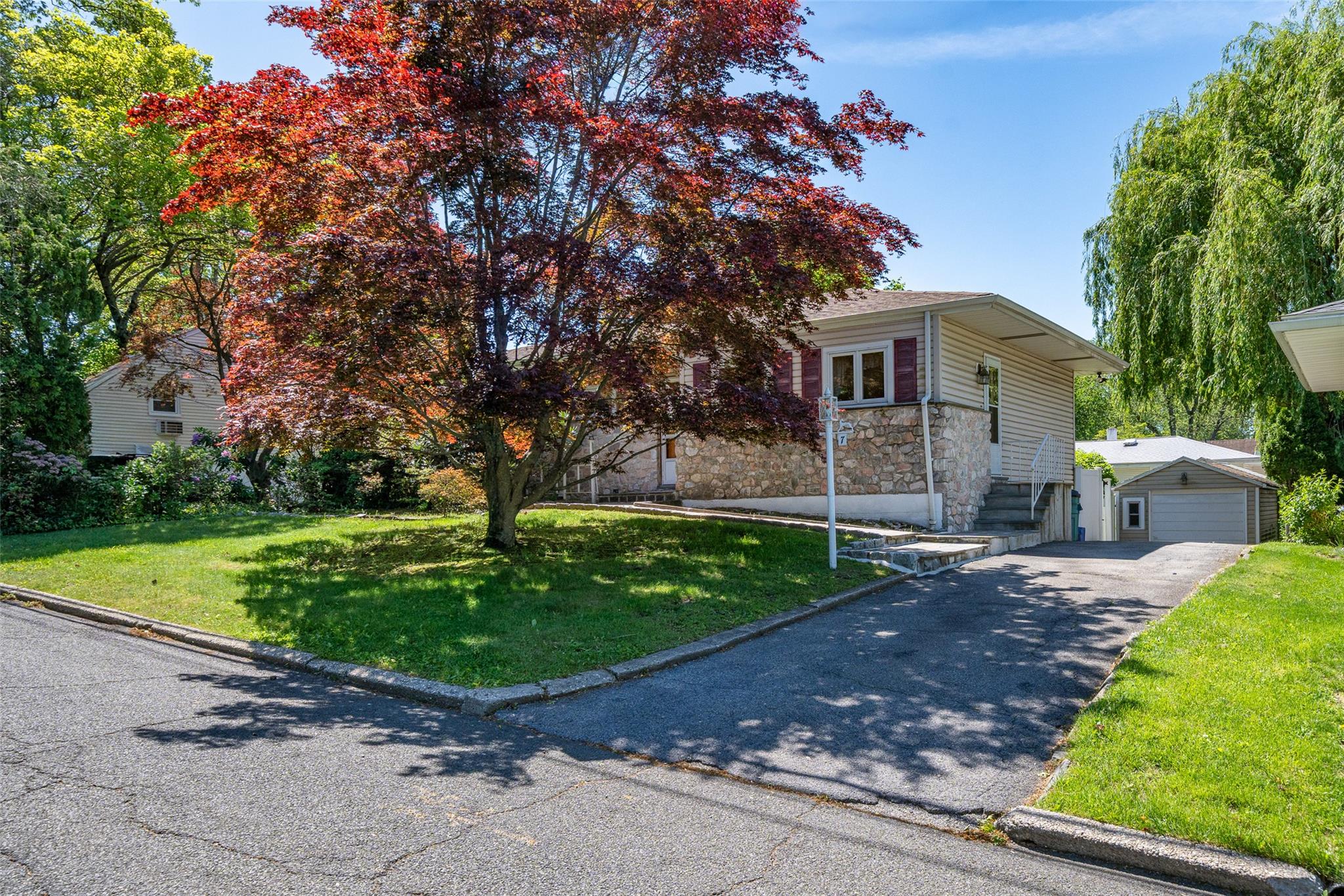 7 Vera Road, Bronxville, New York image 1