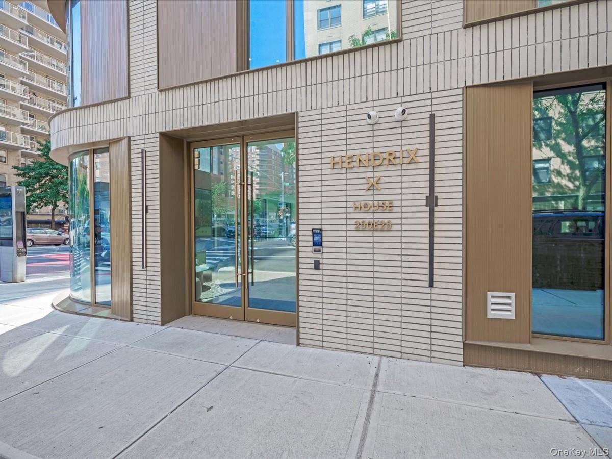 250 E 25th Street 9B