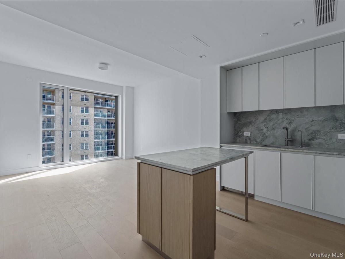 250 E 25th Street 9B