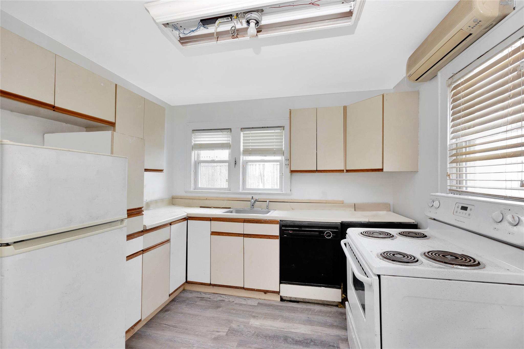 3680 Naomi Street, Seaford, New York image 14