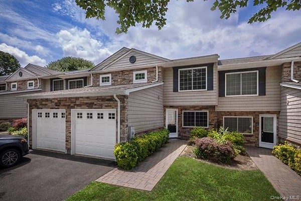 404 TOWNEHOUSE DR # 404, CORAM, NY 11727 - Image 27b82266fba2d7d5dab758ff7c8aadd5/1187916943