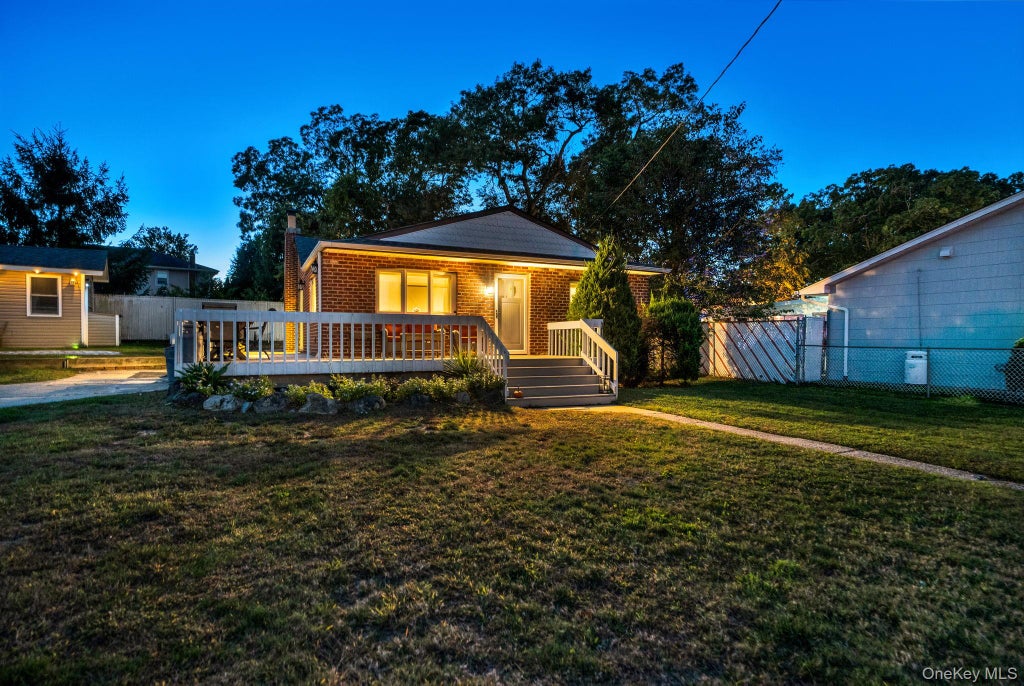 Photo of 629 East Drive, Lindenhurst, NY 11757 (MLS # 1060790)