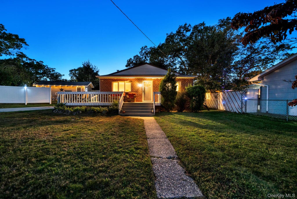 Photo of 629 East Drive, Lindenhurst, NY 11757 (MLS # 1060790)