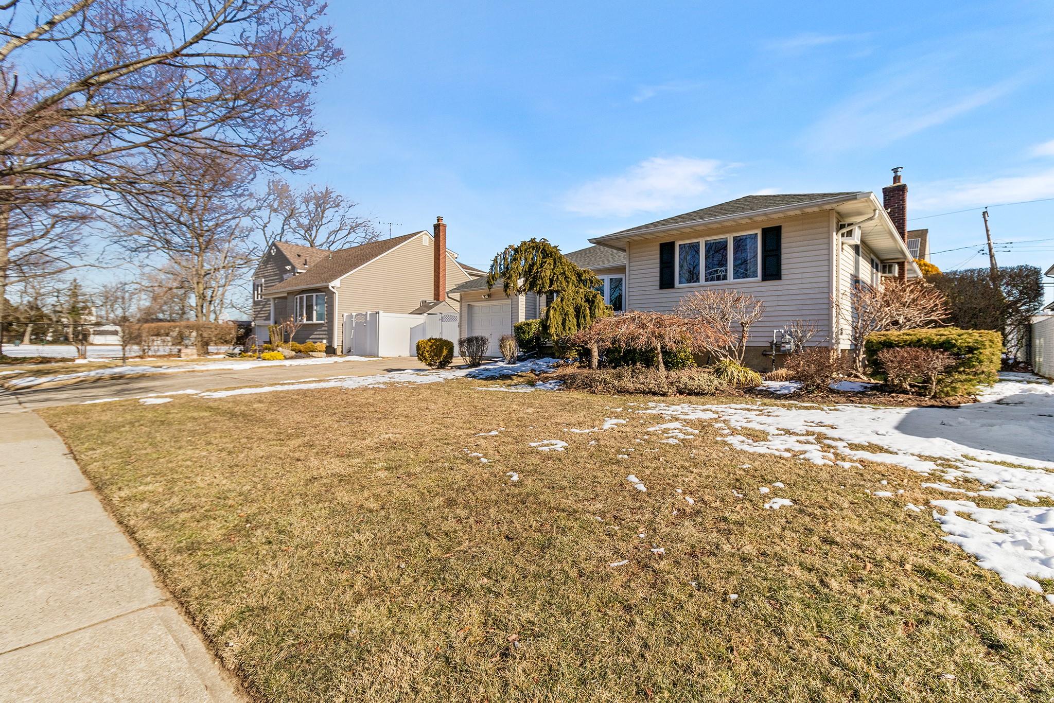 108 Margaret Road, Massapequa, New York image 2