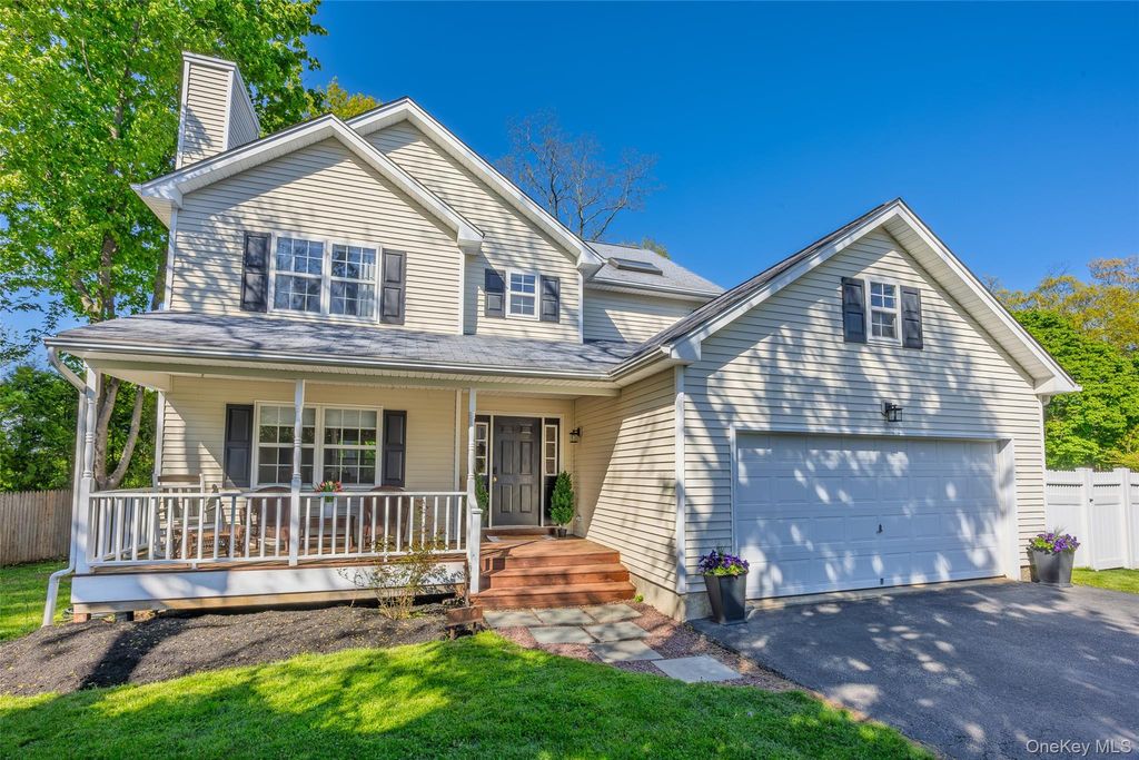 Photo of 270 Nassau Road #1, Huntington, NY 11743 (MLS # 993148)