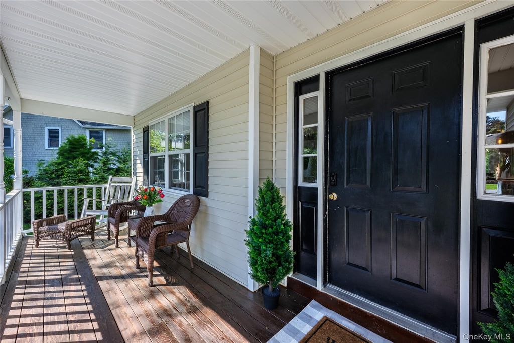 Photo of 270 Nassau Road #1, Huntington, NY 11743 (MLS # 993148)