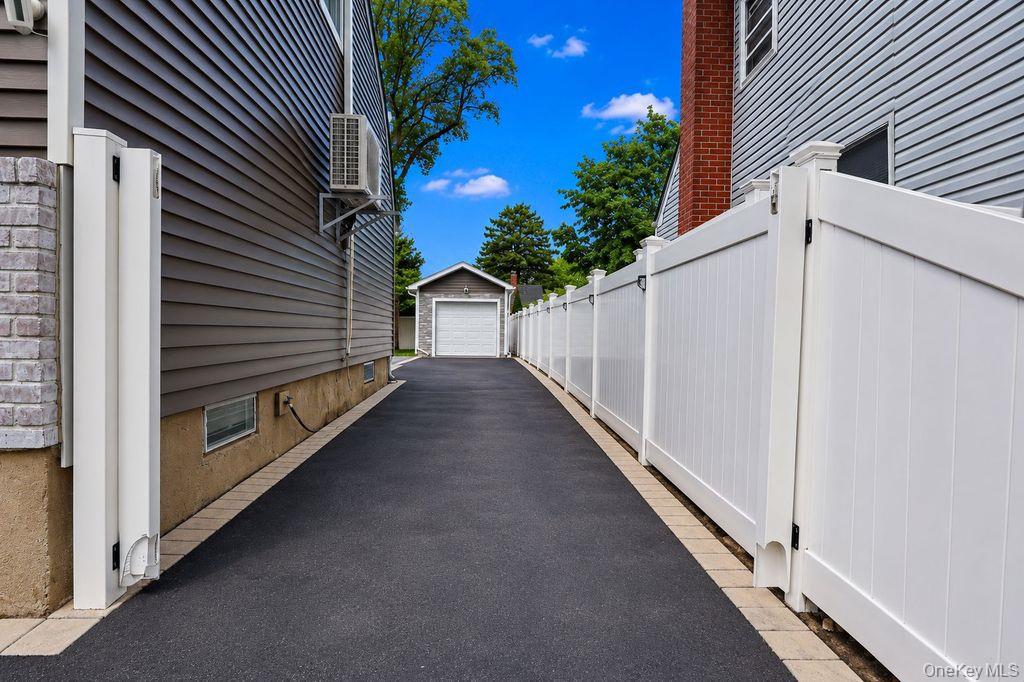 11 Chichester Rd